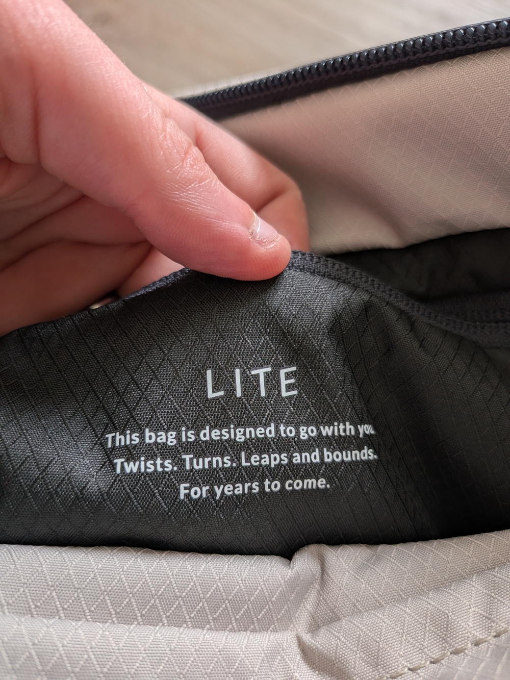 NWT Bellroy Lite Sling - Picture 9 of 10